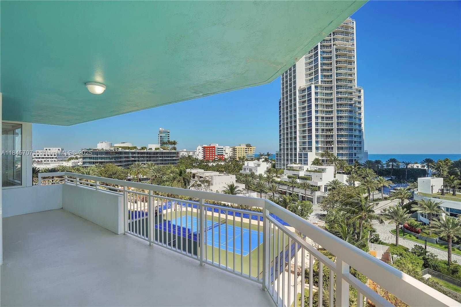 Small Image of 400 SOUTH POINTE DR #704, Miami Beach Number 21