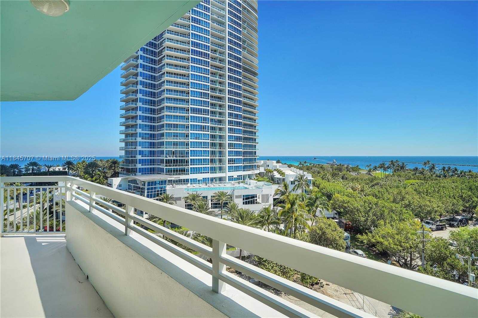 Small Image of 400 SOUTH POINTE DR #704, Miami Beach Number 22