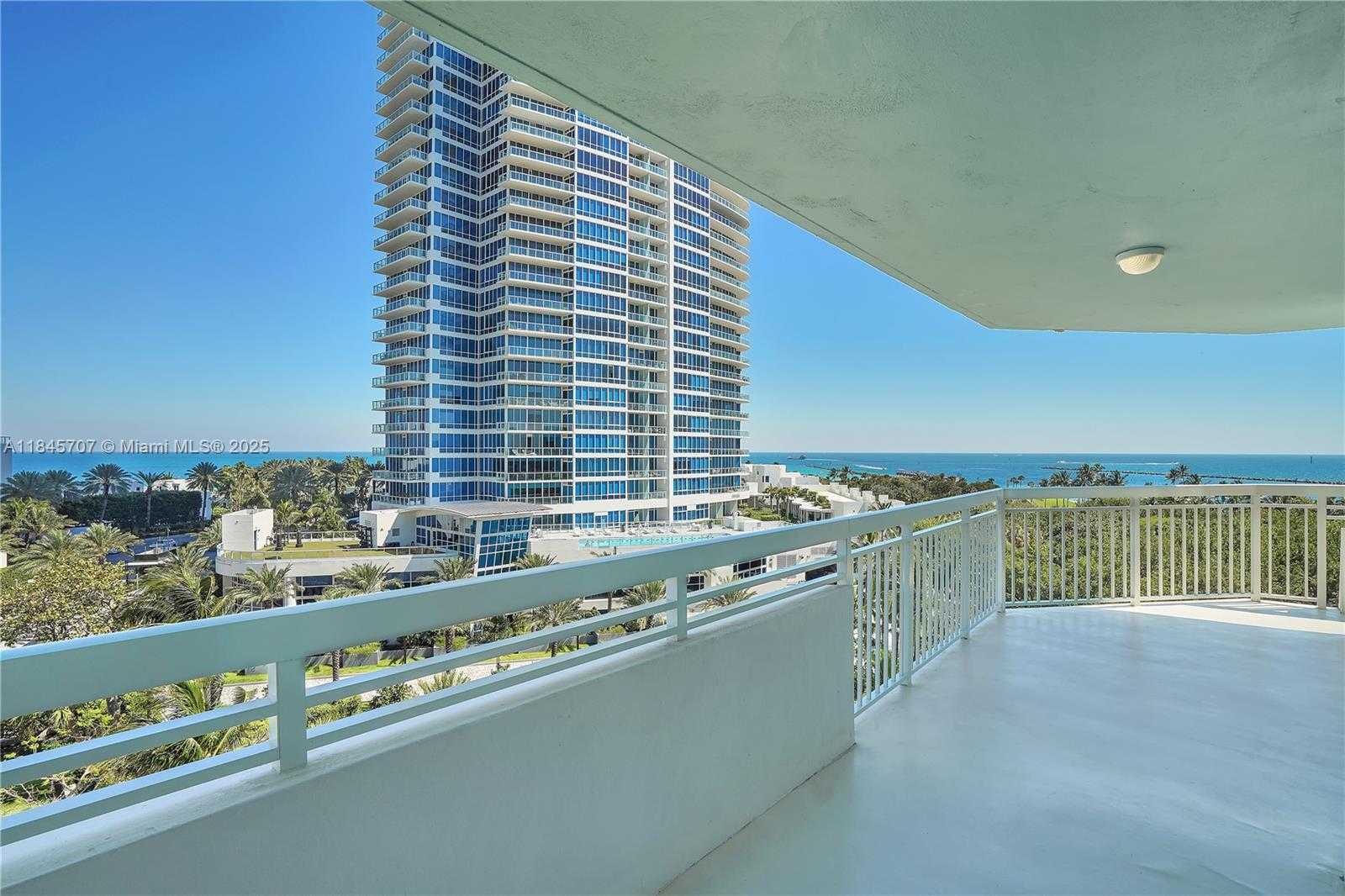 Small Image of 400 SOUTH POINTE DR #704, Miami Beach Number 23
