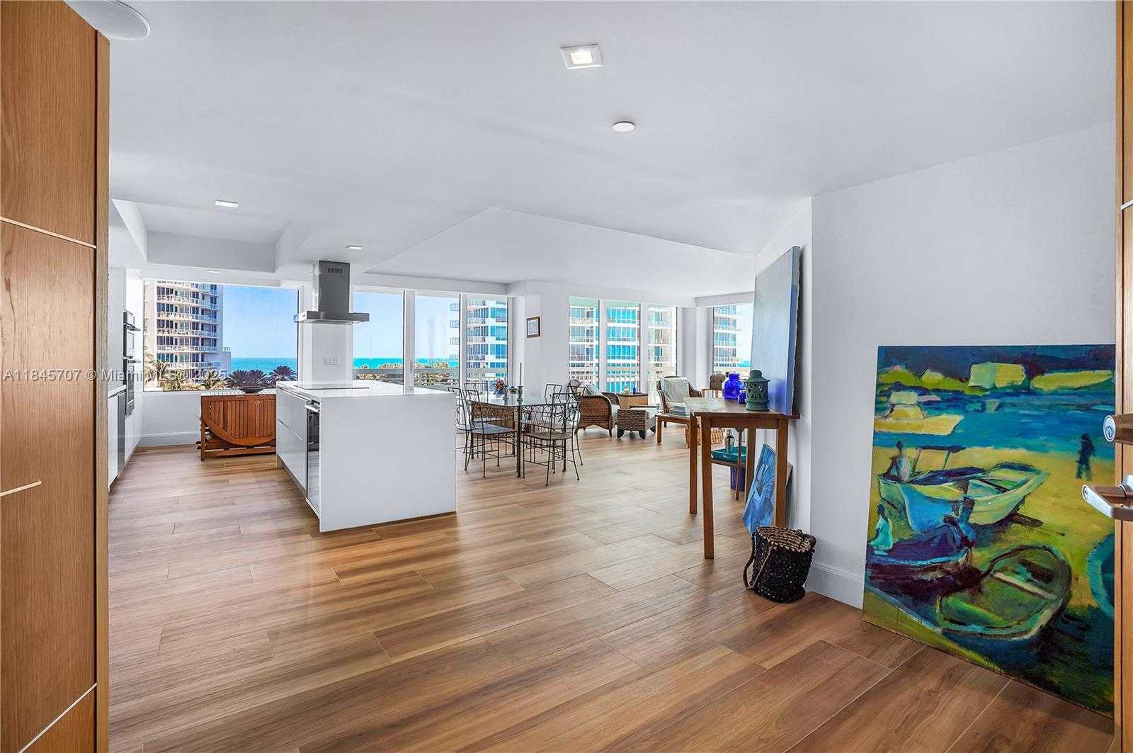 Small Image of 400 SOUTH POINTE DR #704, Miami Beach Number 3