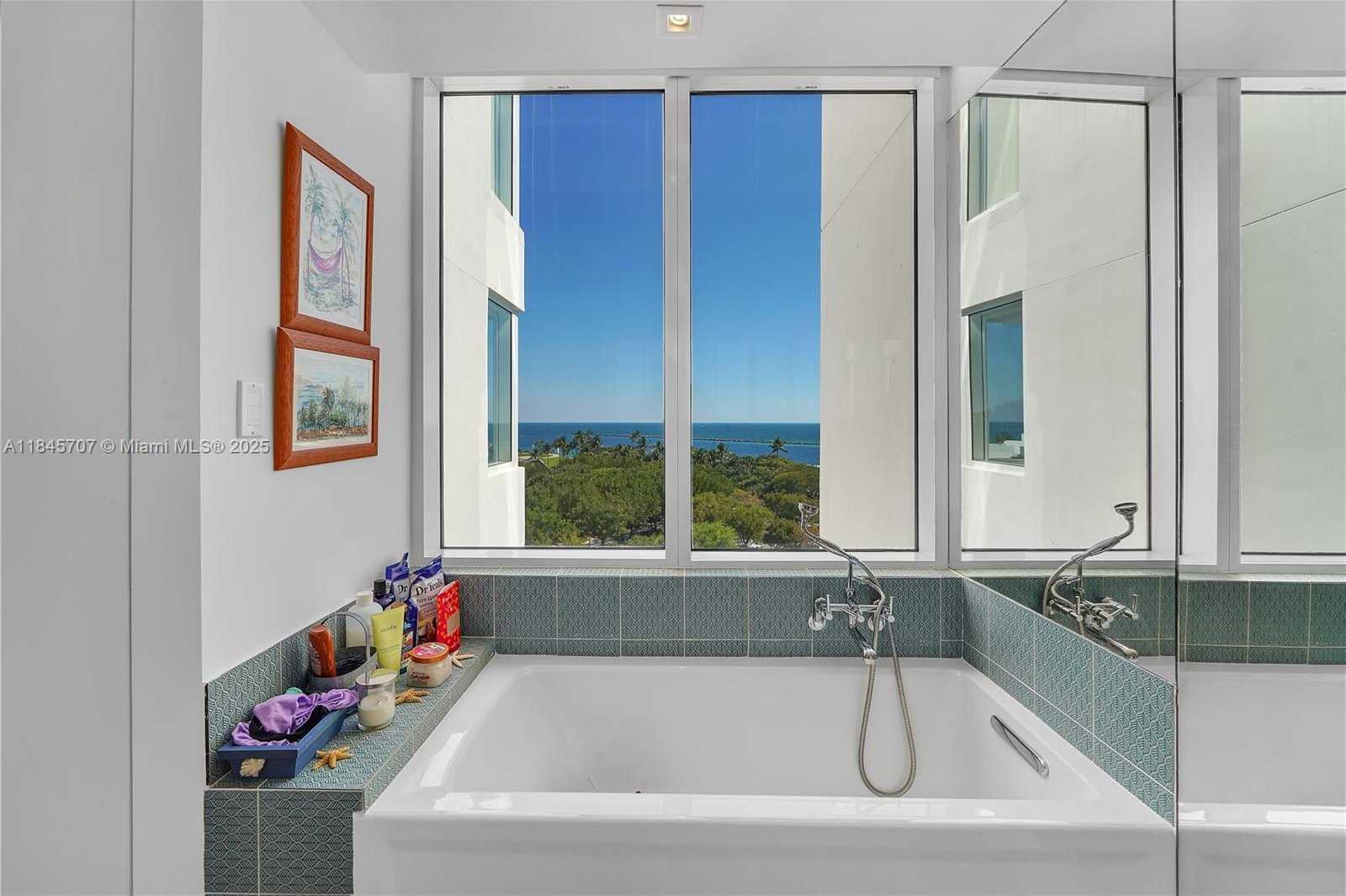 Small Image of 400 SOUTH POINTE DR #704, Miami Beach Number 30
