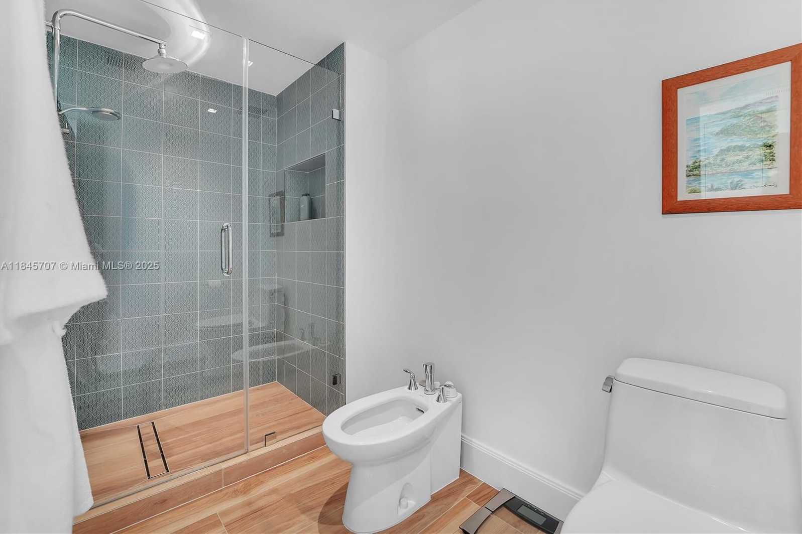 Small Image of 400 SOUTH POINTE DR #704, Miami Beach Number 31