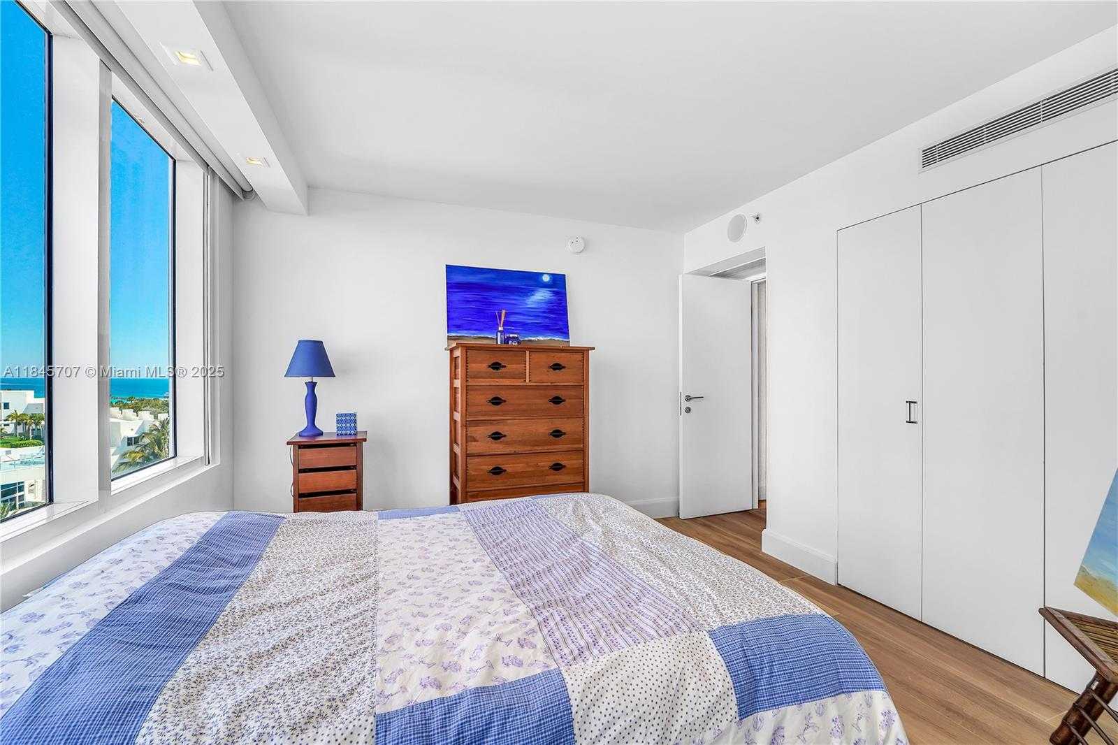 Small Image of 400 SOUTH POINTE DR #704, Miami Beach Number 33
