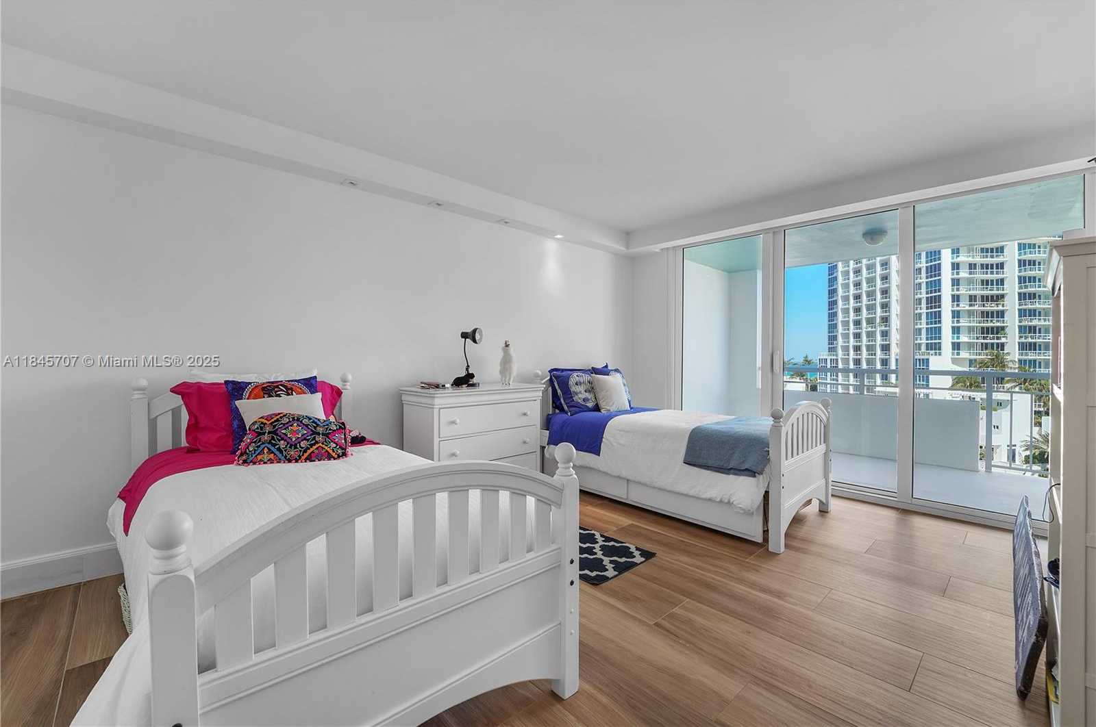 Small Image of 400 SOUTH POINTE DR #704, Miami Beach Number 35