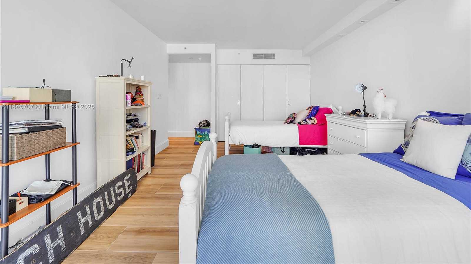 Small Image of 400 SOUTH POINTE DR #704, Miami Beach Number 36