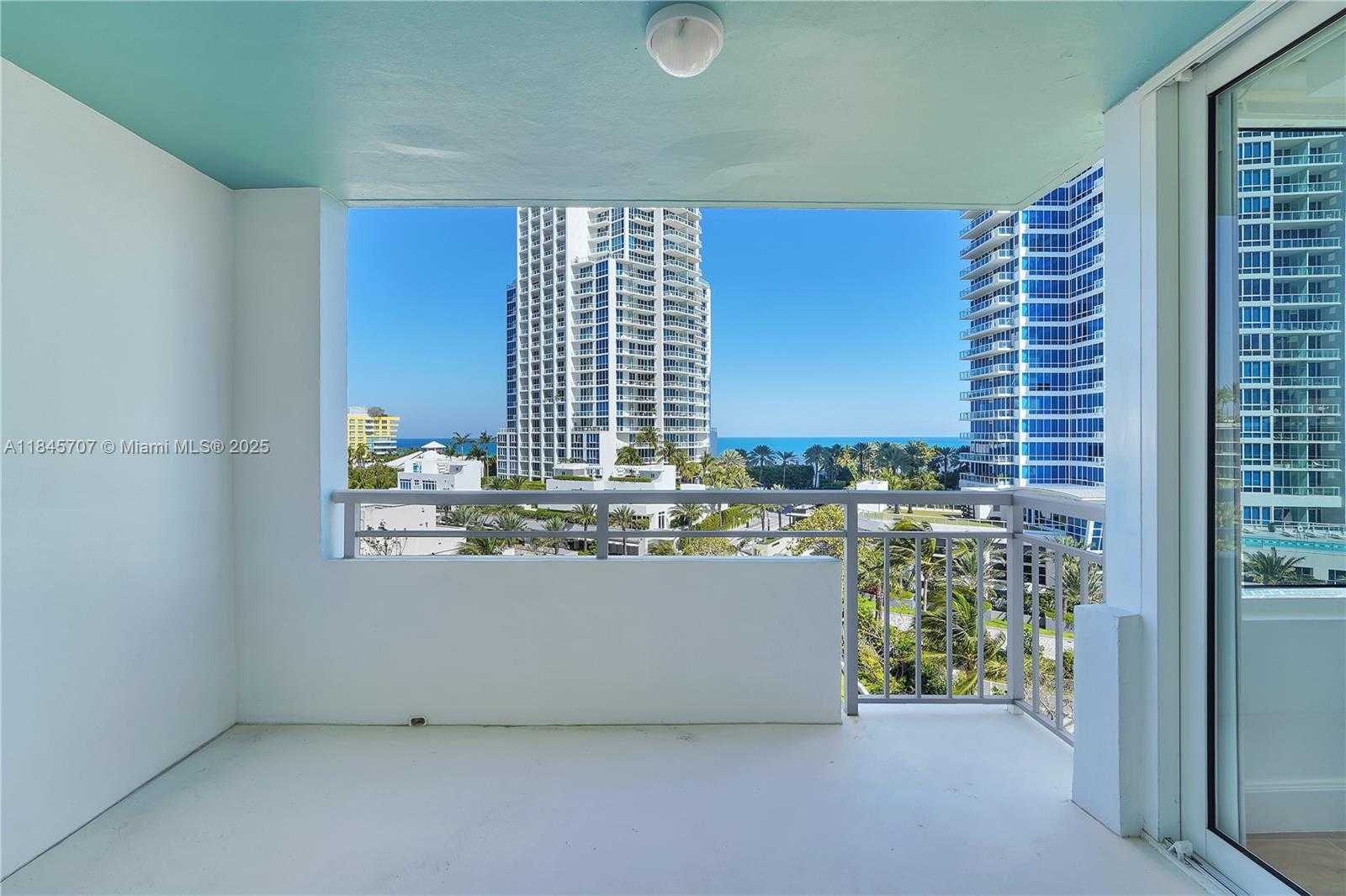 Small Image of 400 SOUTH POINTE DR #704, Miami Beach Number 39