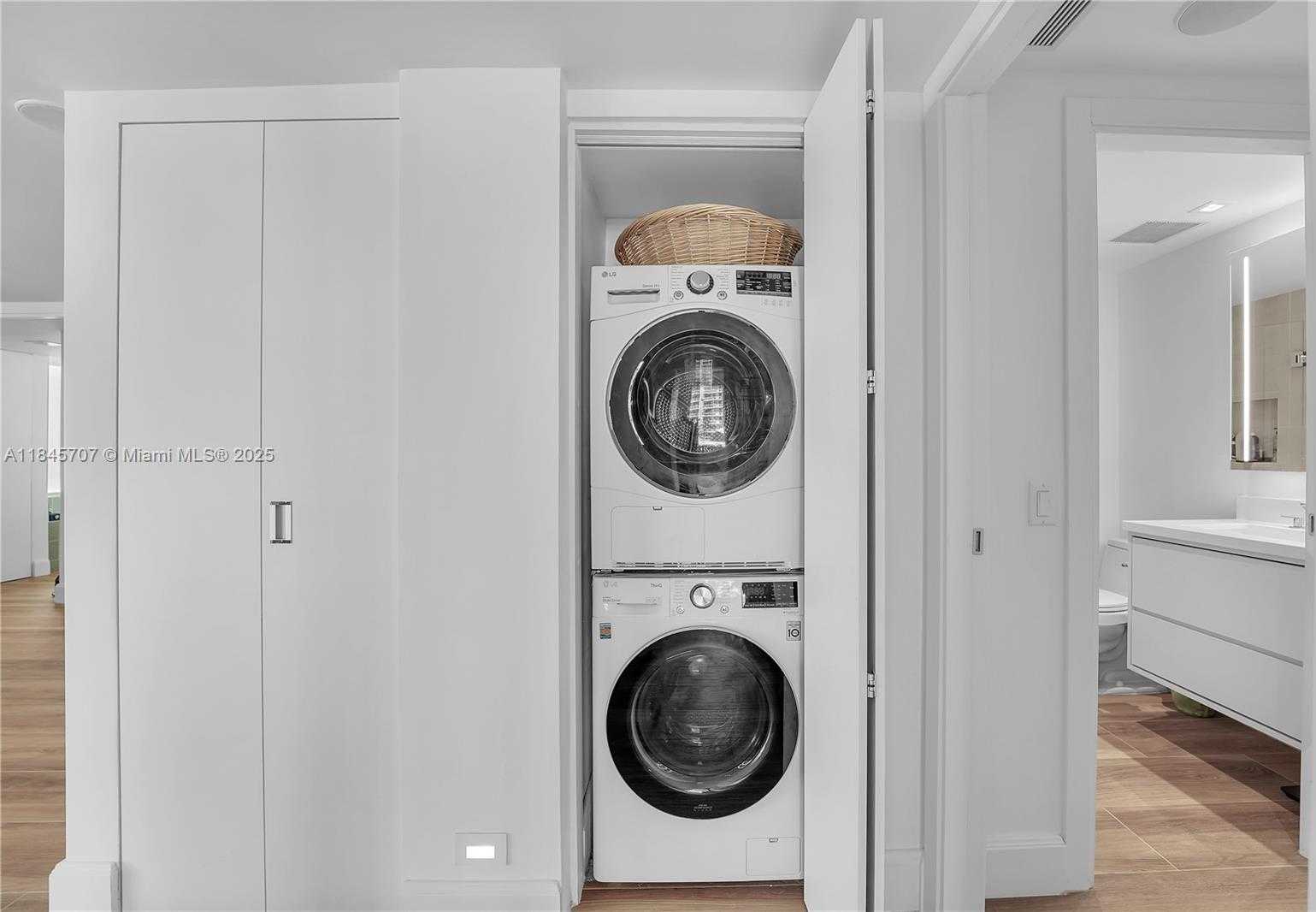Small Image of 400 SOUTH POINTE DR #704, Miami Beach Number 41