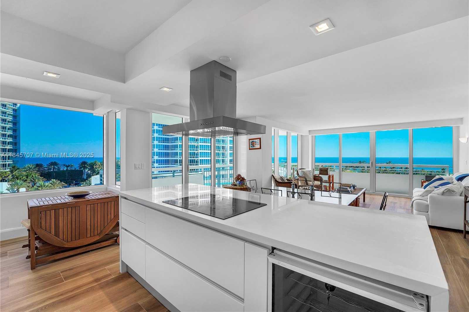 Small Image of 400 SOUTH POINTE DR #704, Miami Beach Number 5