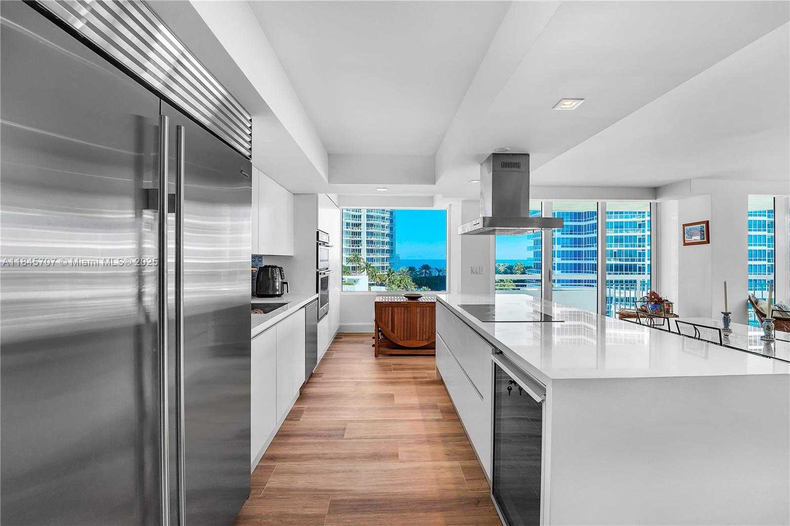 Small Image of 400 SOUTH POINTE DR #704, Miami Beach Number 8