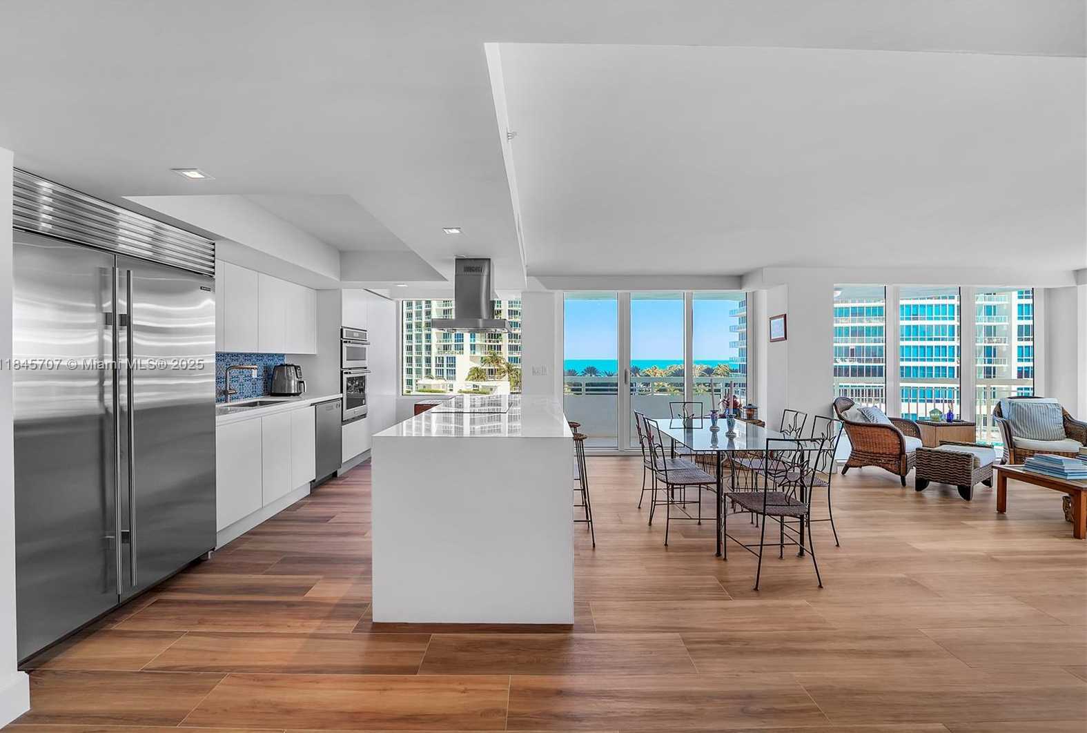 Small Image of 400 SOUTH POINTE DR #704, Miami Beach Number 9