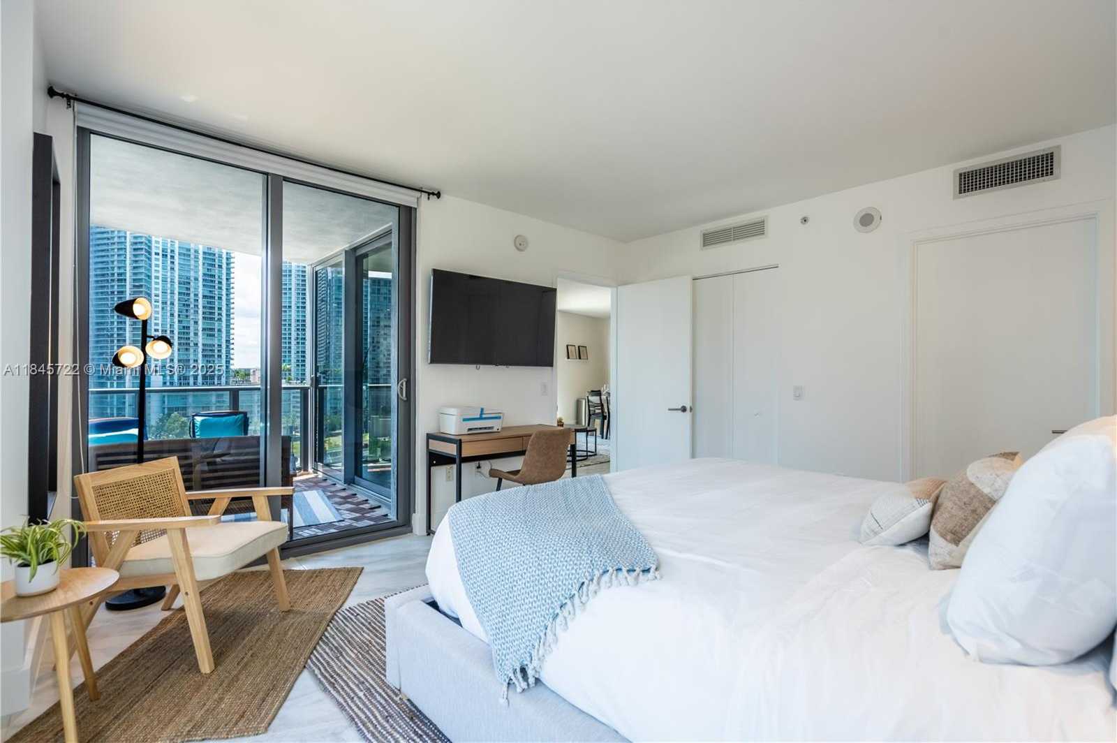 Small Image of 31 SOUTH EAST 6TH ST #1401, Miami Number 11