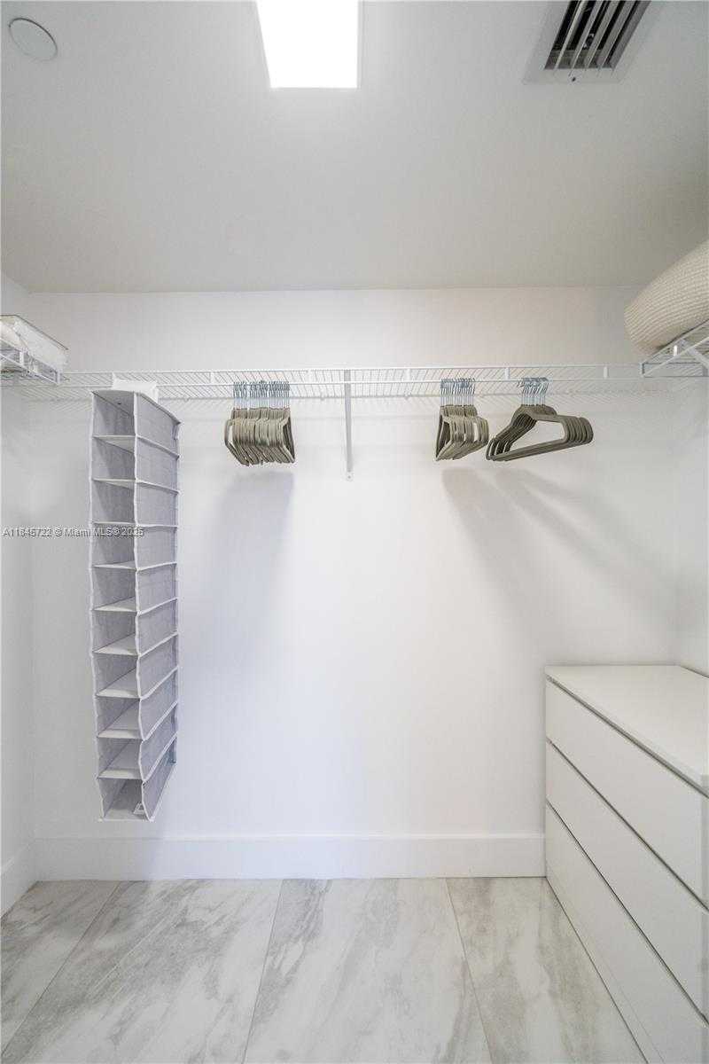 Small Image of 31 SOUTH EAST 6TH ST #1401, Miami Number 14