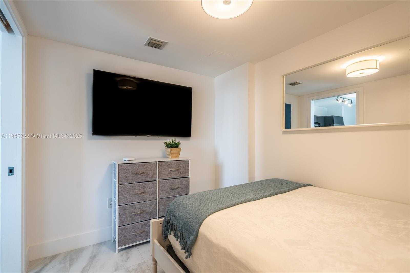 Small Image of 31 SOUTH EAST 6TH ST #1401, Miami Number 16