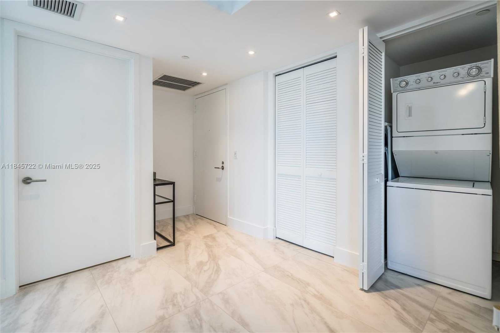Small Image of 31 SOUTH EAST 6TH ST #1401, Miami Number 17