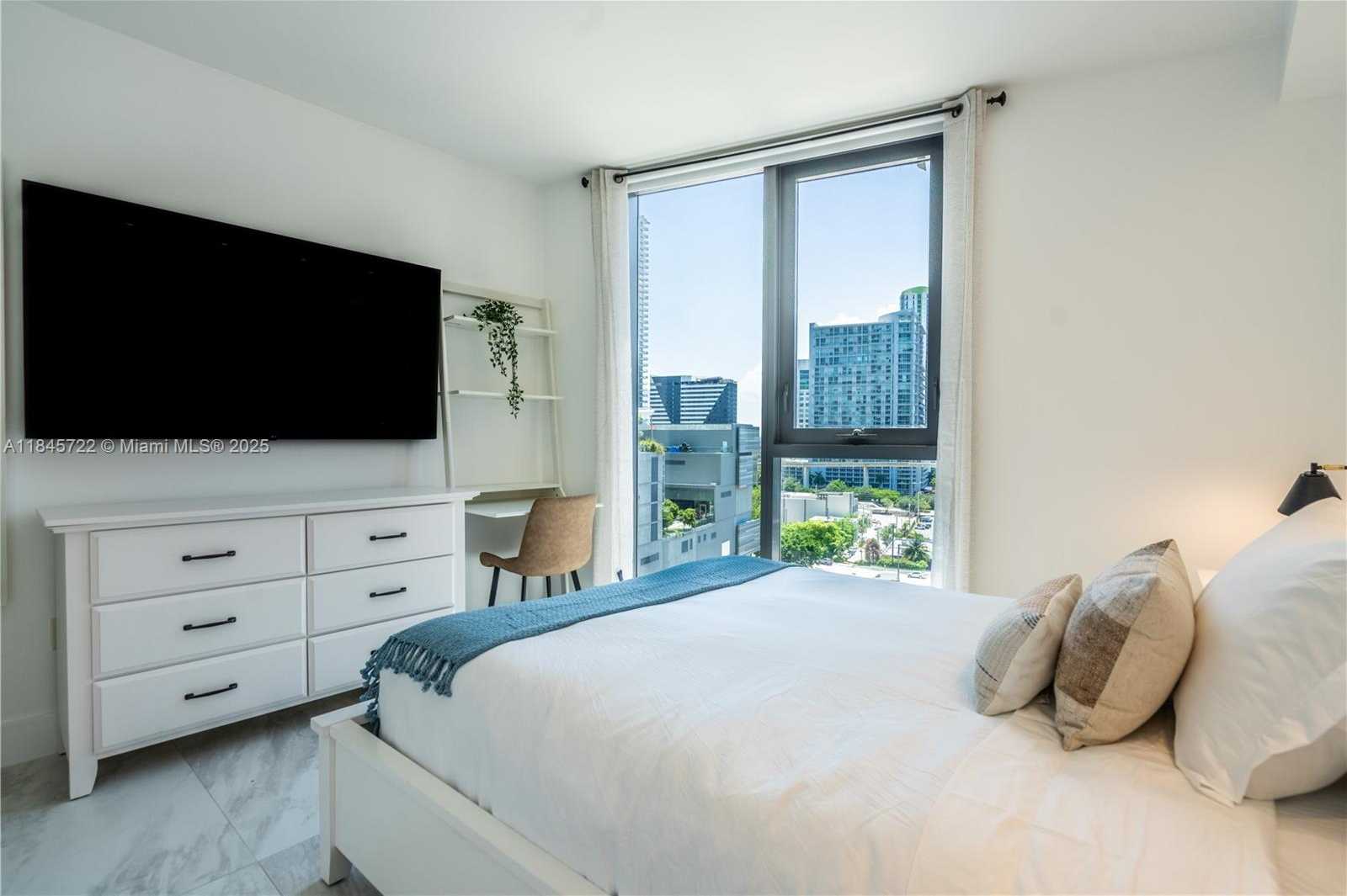Small Image of 31 SOUTH EAST 6TH ST #1401, Miami Number 19