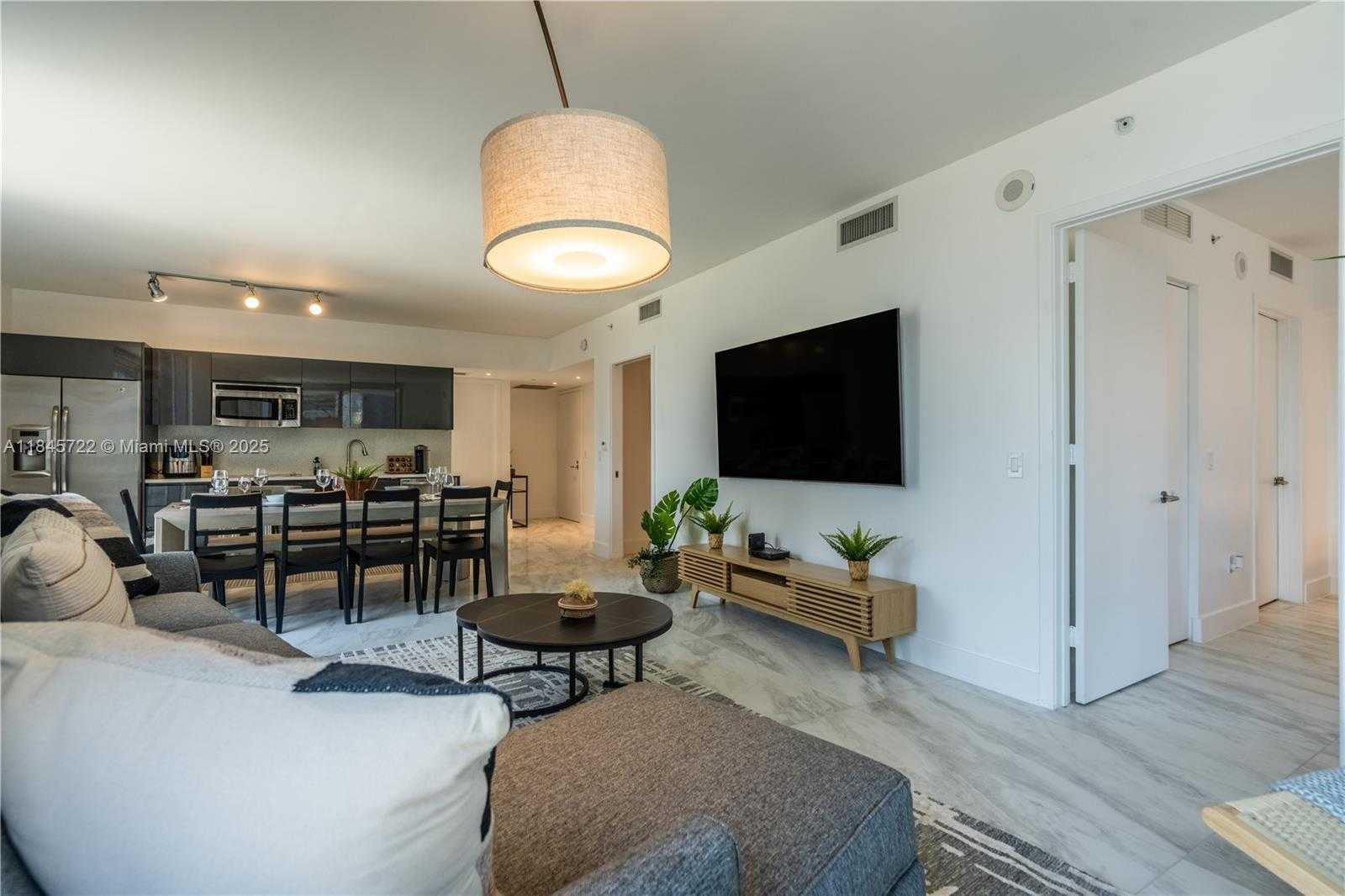 Small Image of 31 SOUTH EAST 6TH ST #1401, Miami Number 3