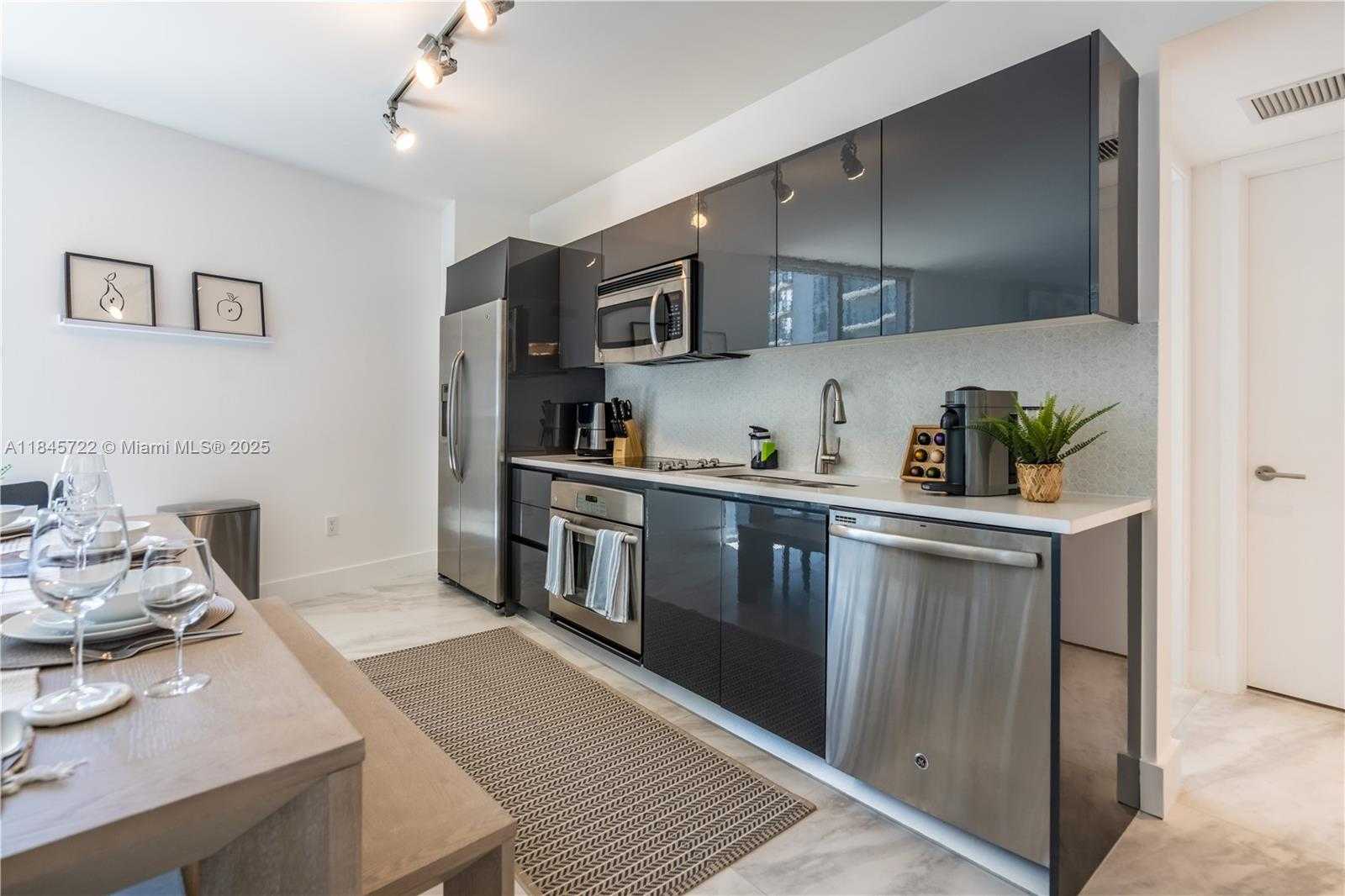 Small Image of 31 SOUTH EAST 6TH ST #1401, Miami Number 6