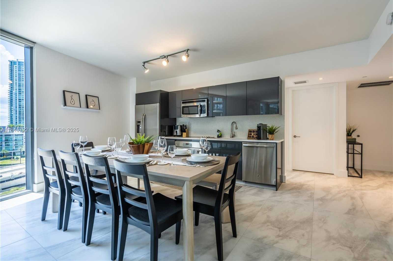 Small Image of 31 SOUTH EAST 6TH ST #1401, Miami Number 7