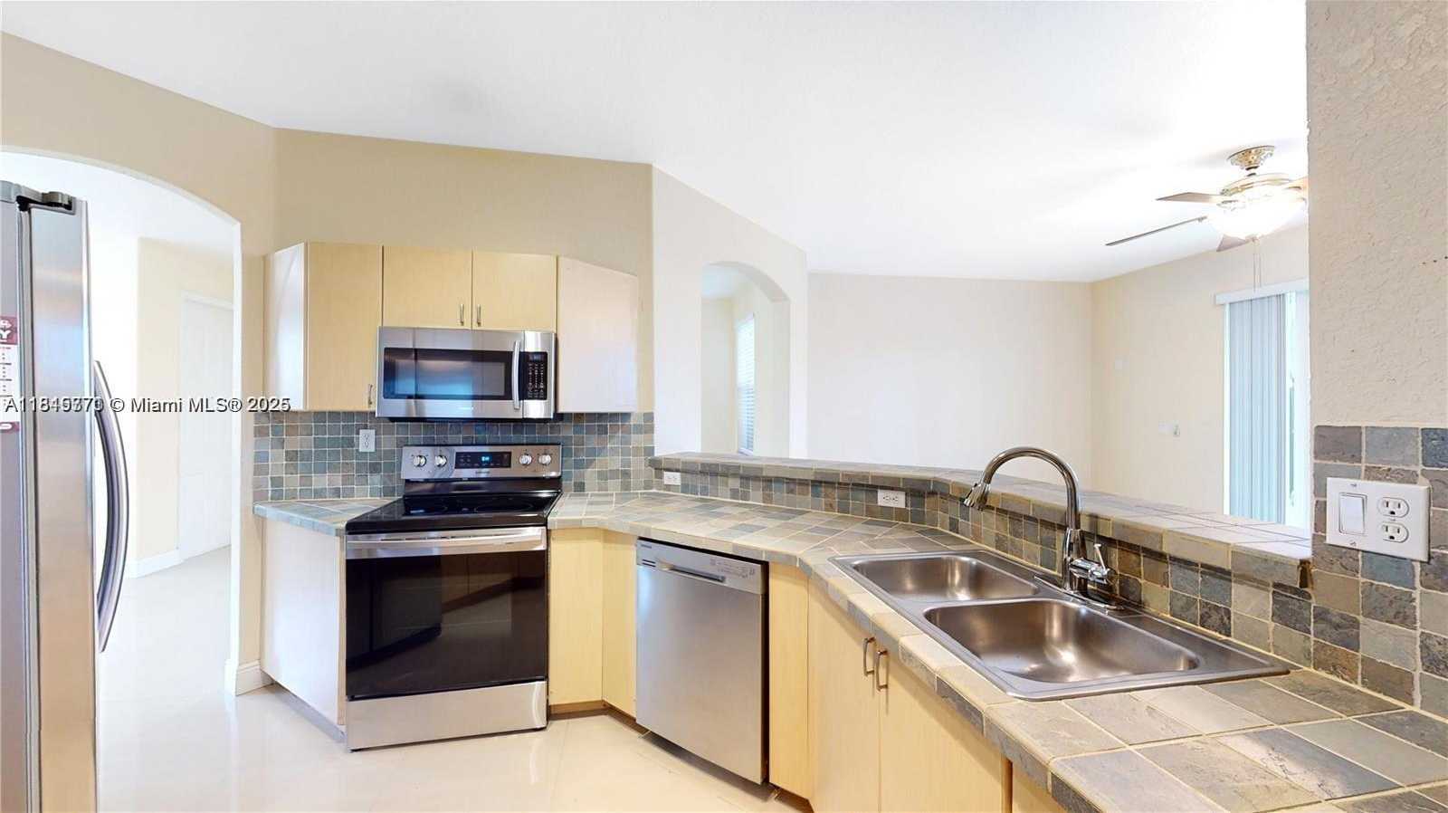 Small Image of 12281 SOUTH WEST 121ST TER, Miami Number 11