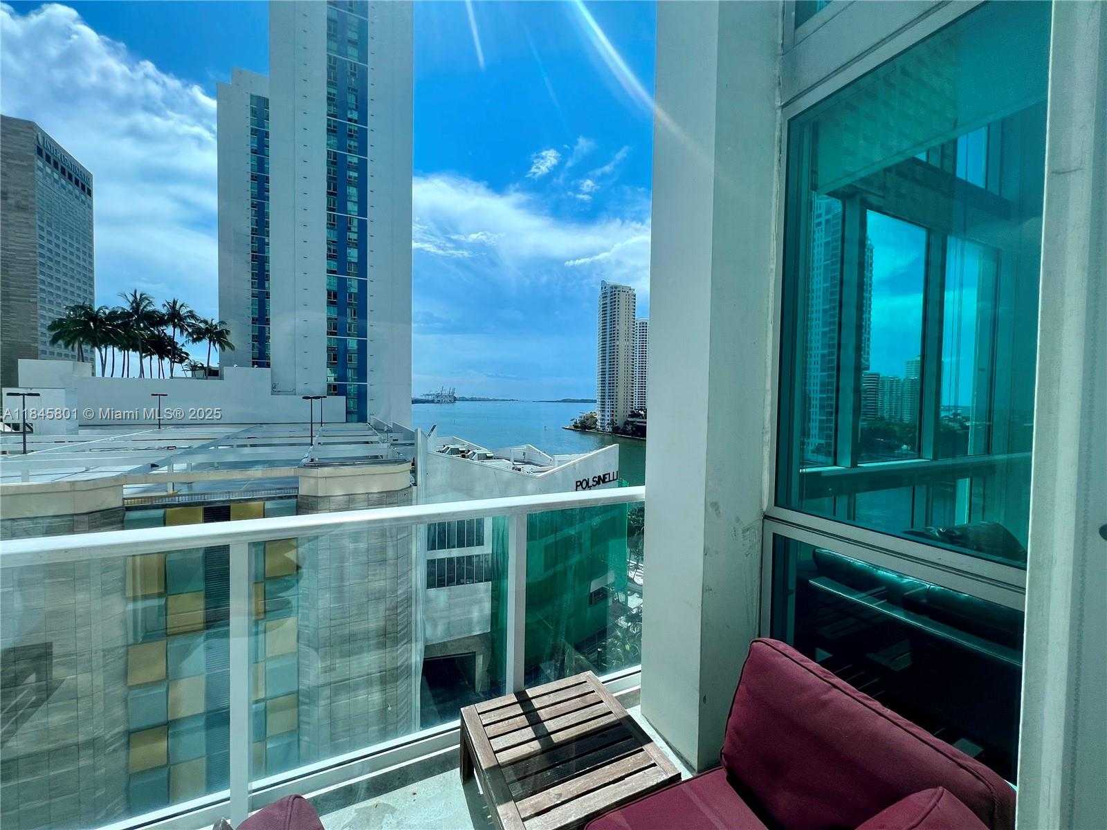 Small Image of 300 SOUTH BISCAYNE BLVD #Loft 1028, Miami Number 3