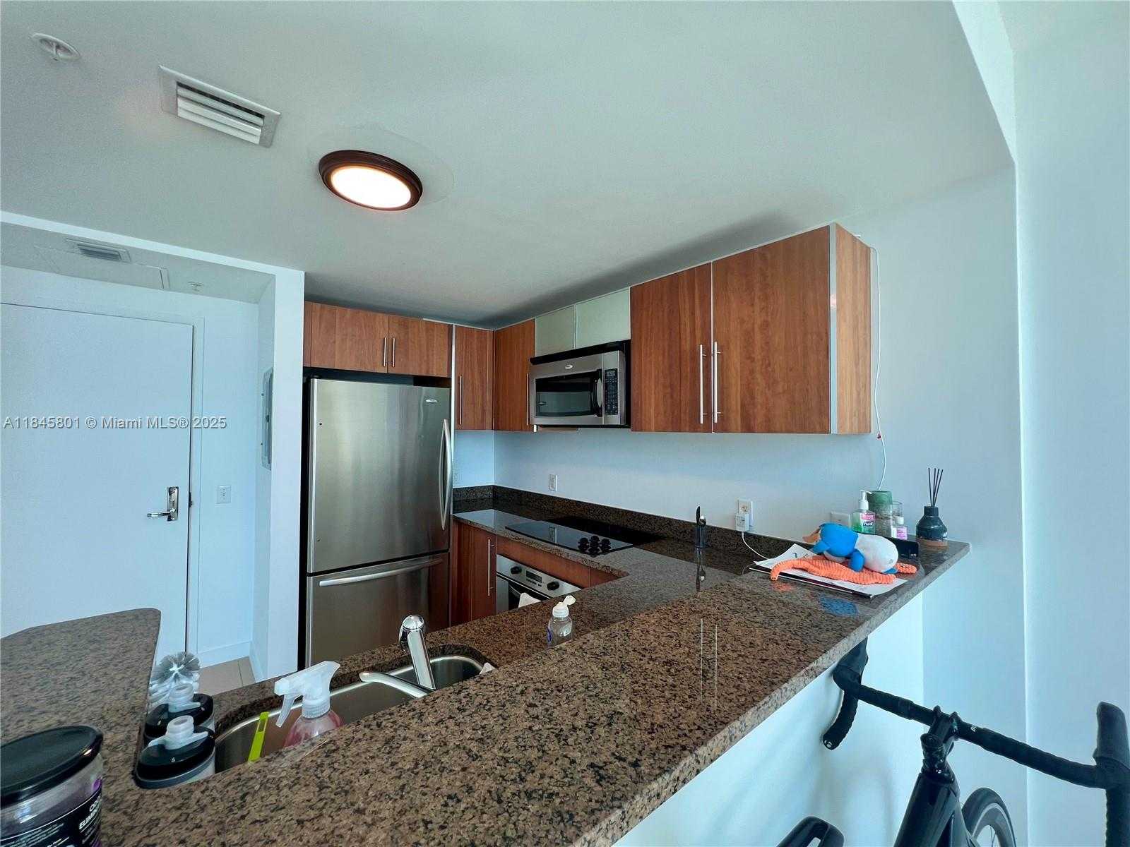Small Image of 300 SOUTH BISCAYNE BLVD #Loft 1028, Miami Number 4