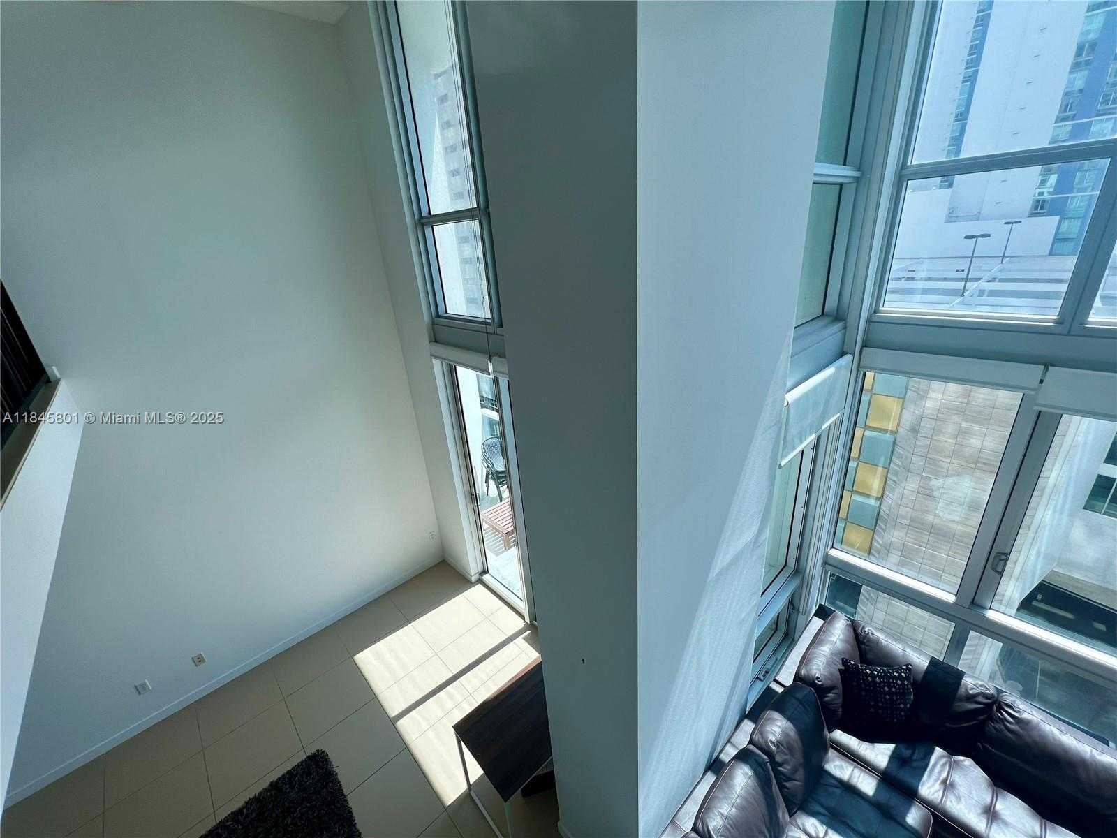 Small Image of 300 SOUTH BISCAYNE BLVD #Loft 1028, Miami Number 5