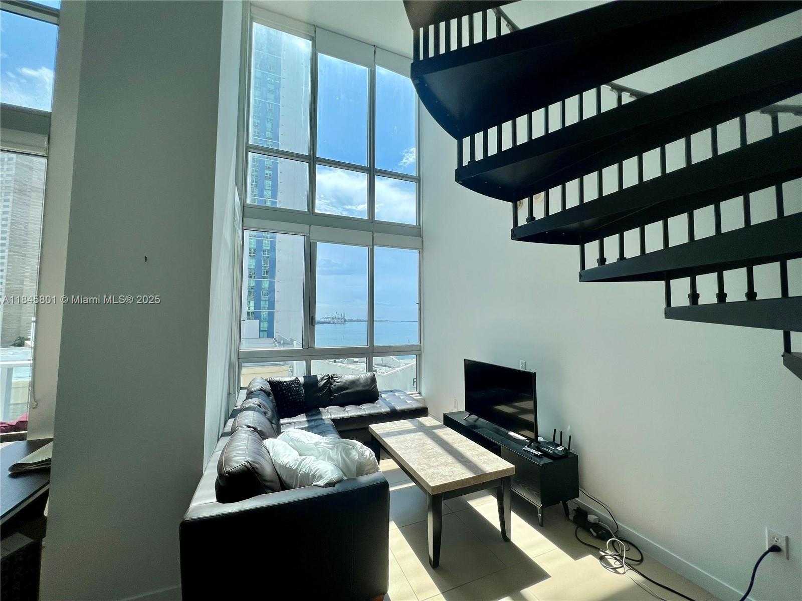 Small Image of 300 SOUTH BISCAYNE BLVD #Loft 1028, Miami Number 7