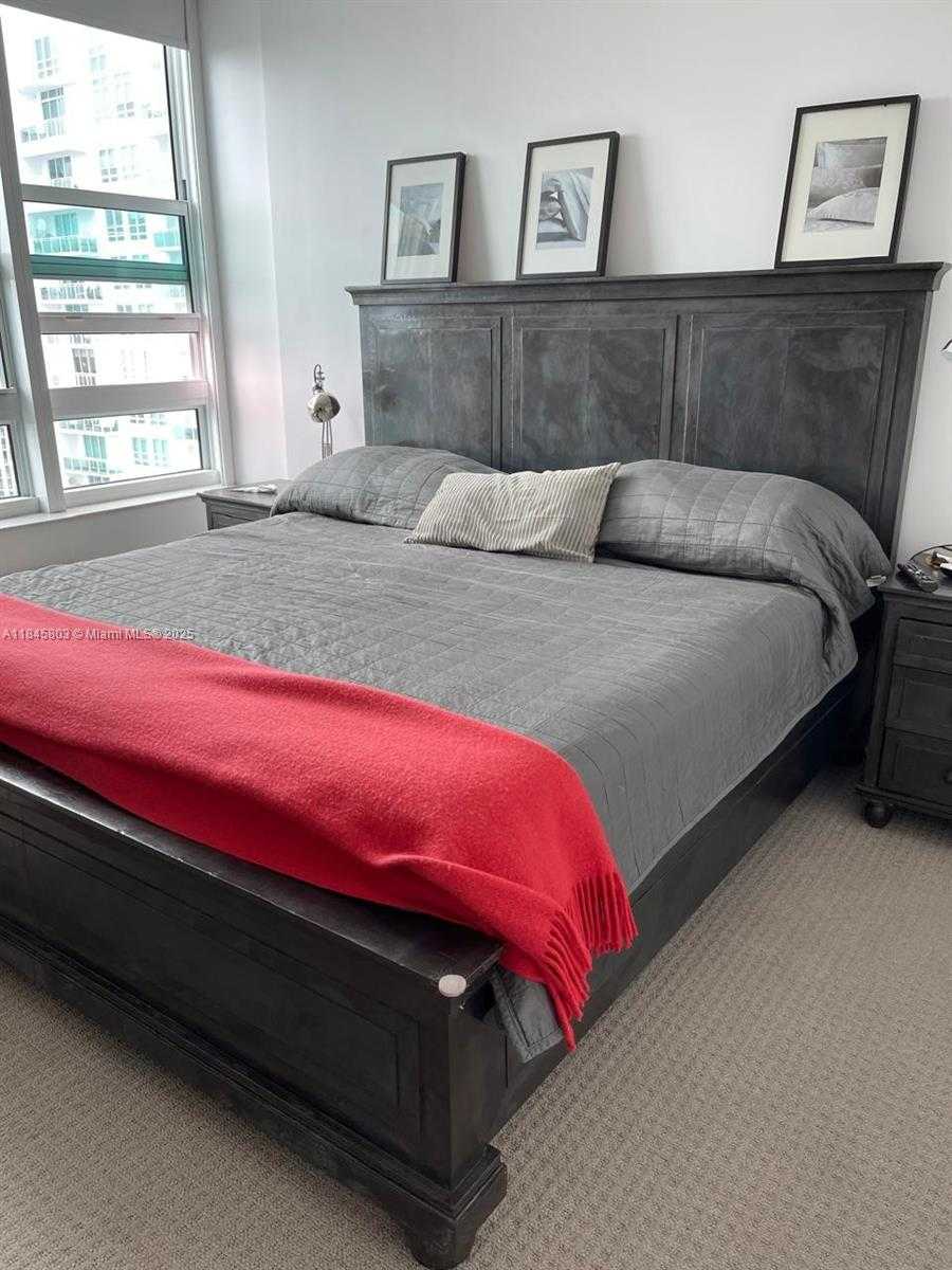 Small Image of 950 BRICKELL BAY DR #3909, Miami Number 14