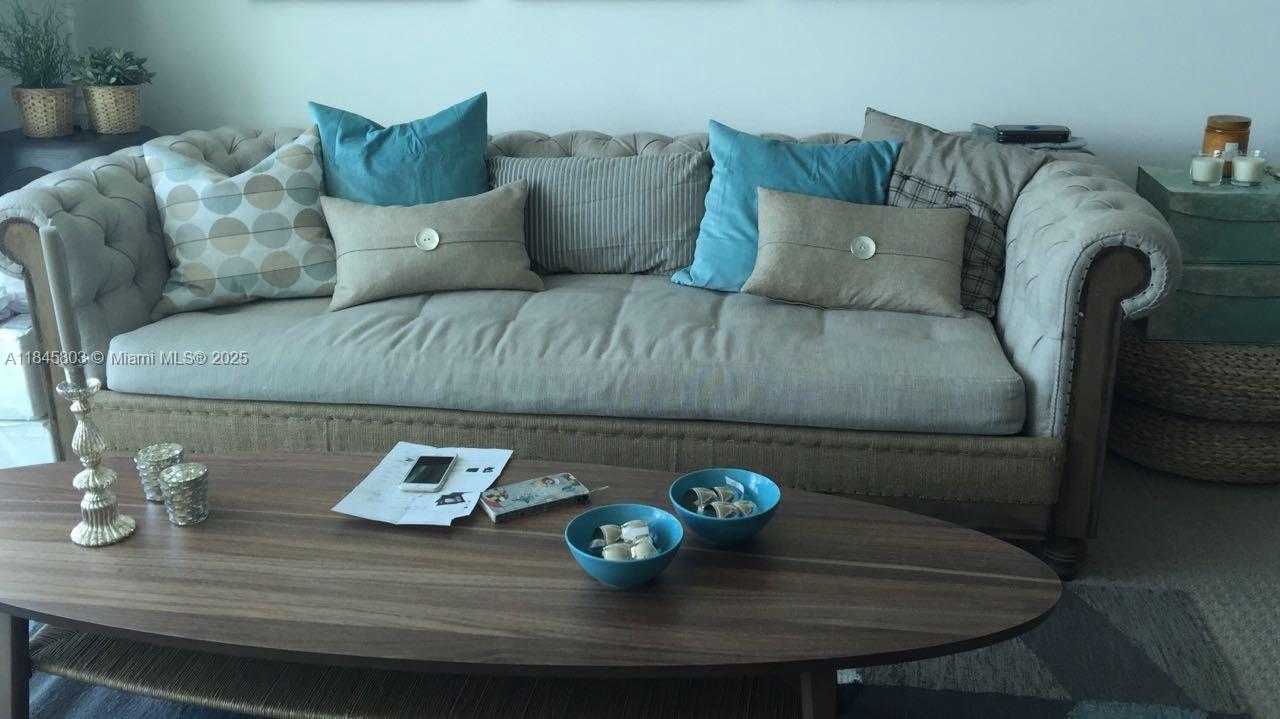 Small Image of 950 BRICKELL BAY DR #3909, Miami Number 4