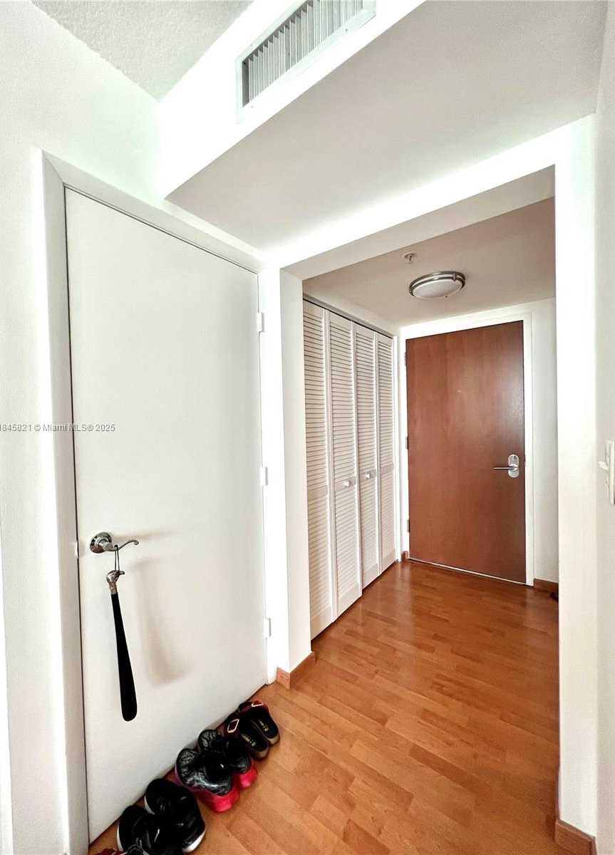 Small Image of 31 SOUTH EAST 5TH ST #1509, Miami Number 12