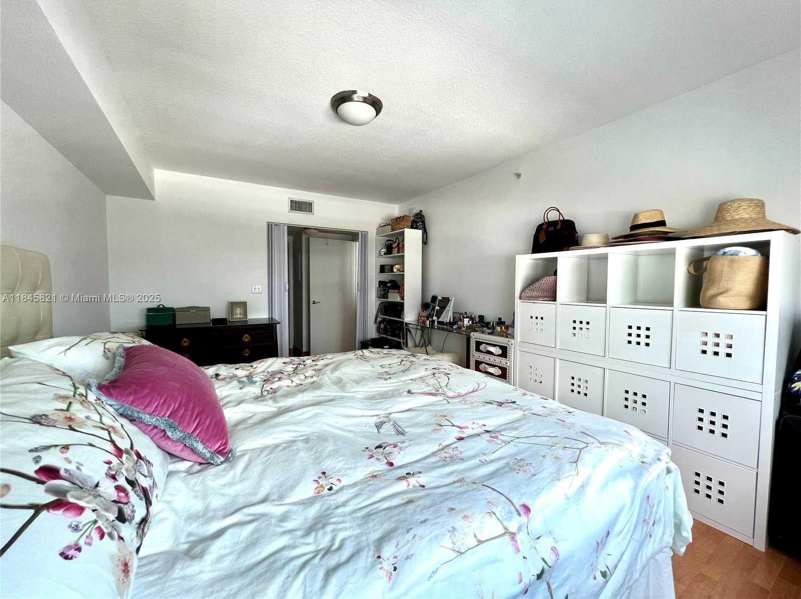 Small Image of 31 SOUTH EAST 5TH ST #1509, Miami Number 17