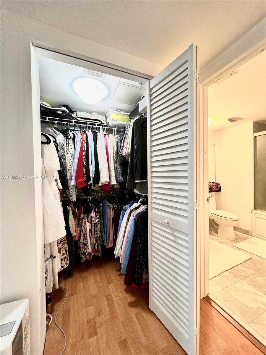 Small Image of 31 SOUTH EAST 5TH ST #1509, Miami Number 18