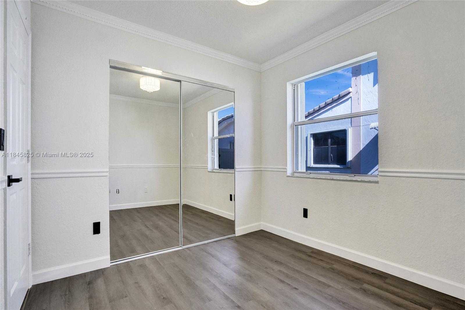 Small Image of 5421 HAWKES BLUFF AVE, Davie Number 11