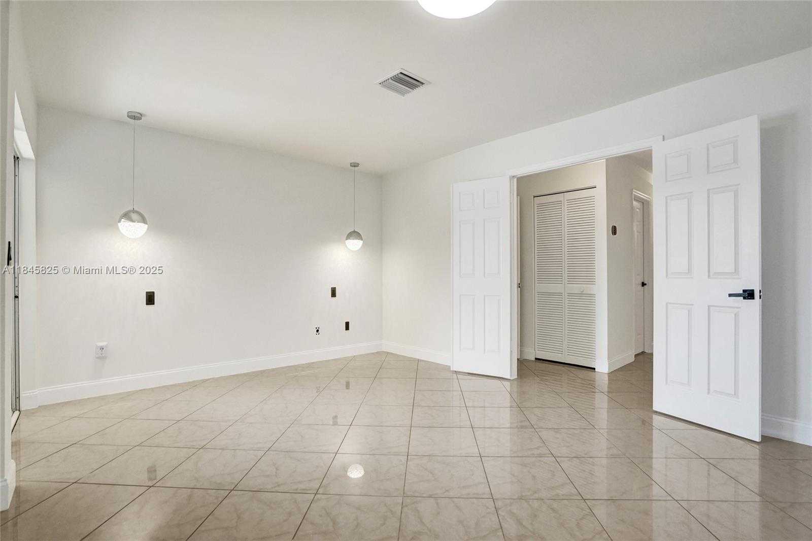 Small Image of 5421 HAWKES BLUFF AVE, Davie Number 13