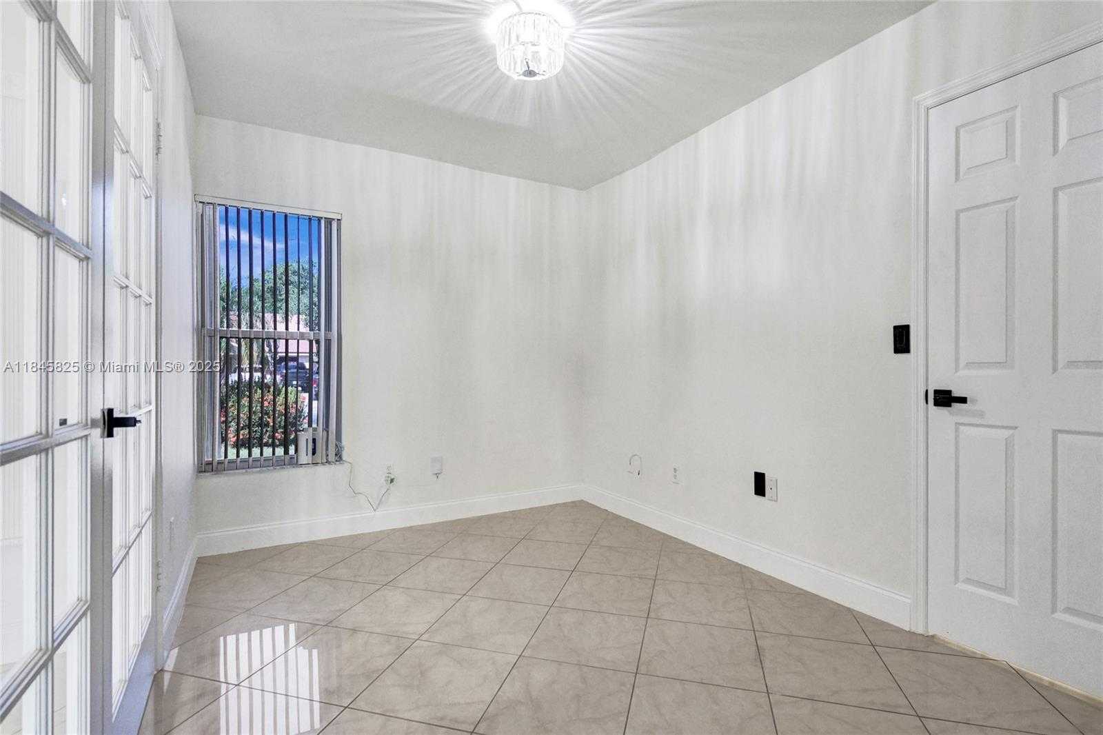 Small Image of 5421 HAWKES BLUFF AVE, Davie Number 19
