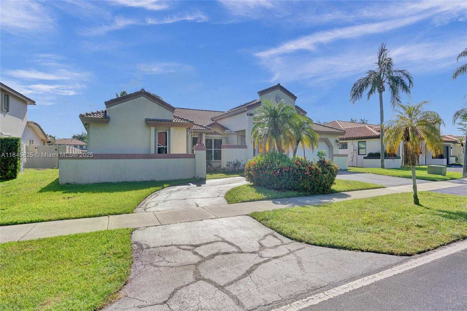Small Image of 5421 HAWKES BLUFF AVE, Davie Number 2