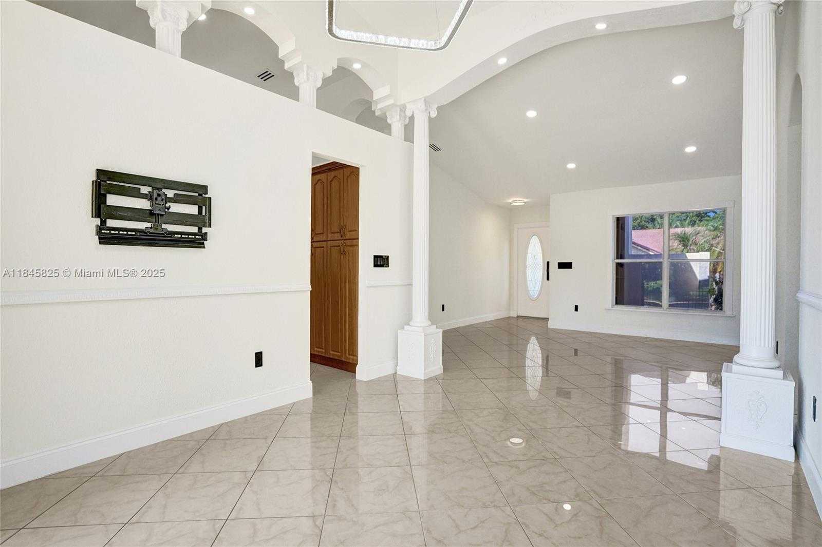 Small Image of 5421 HAWKES BLUFF AVE, Davie Number 22