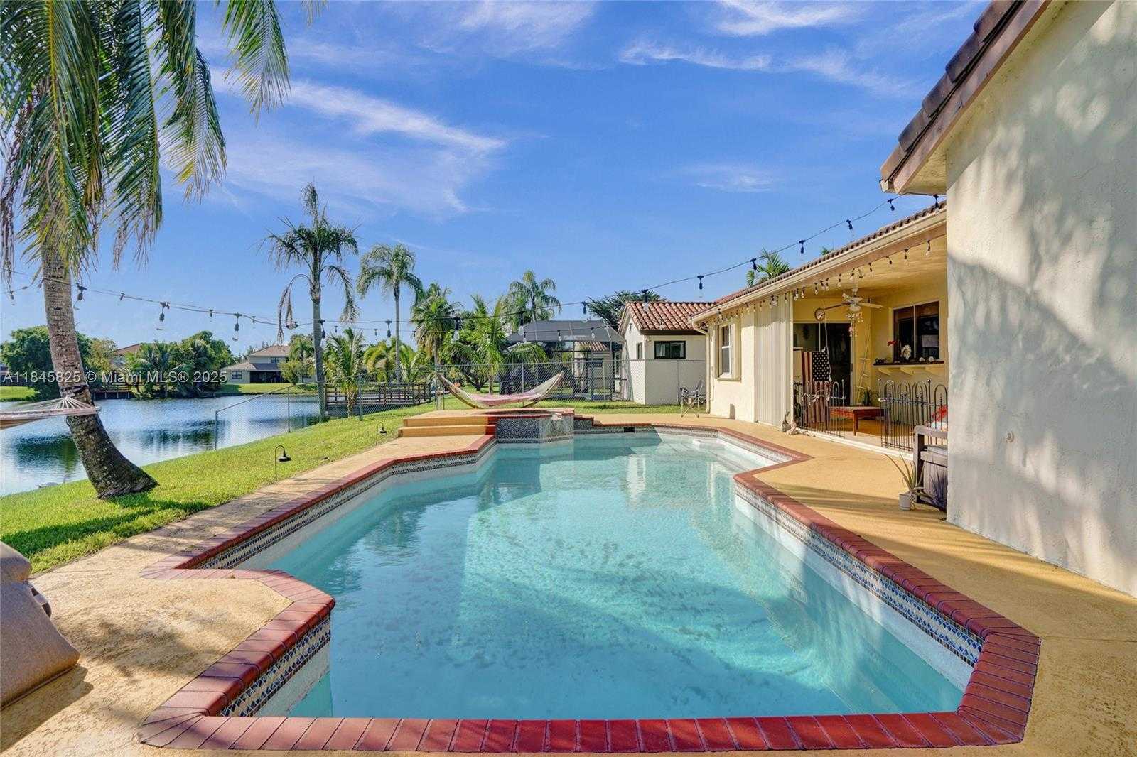 Small Image of 5421 HAWKES BLUFF AVE, Davie Number 27