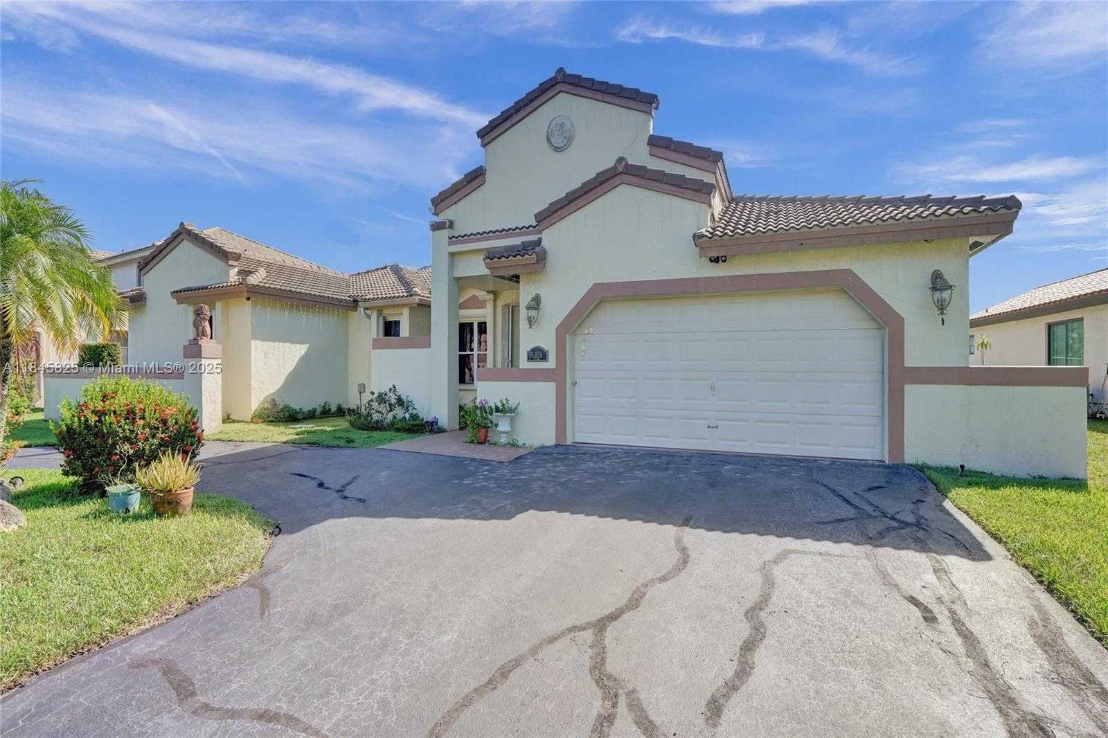 Small Image of 5421 HAWKES BLUFF AVE, Davie Number 3