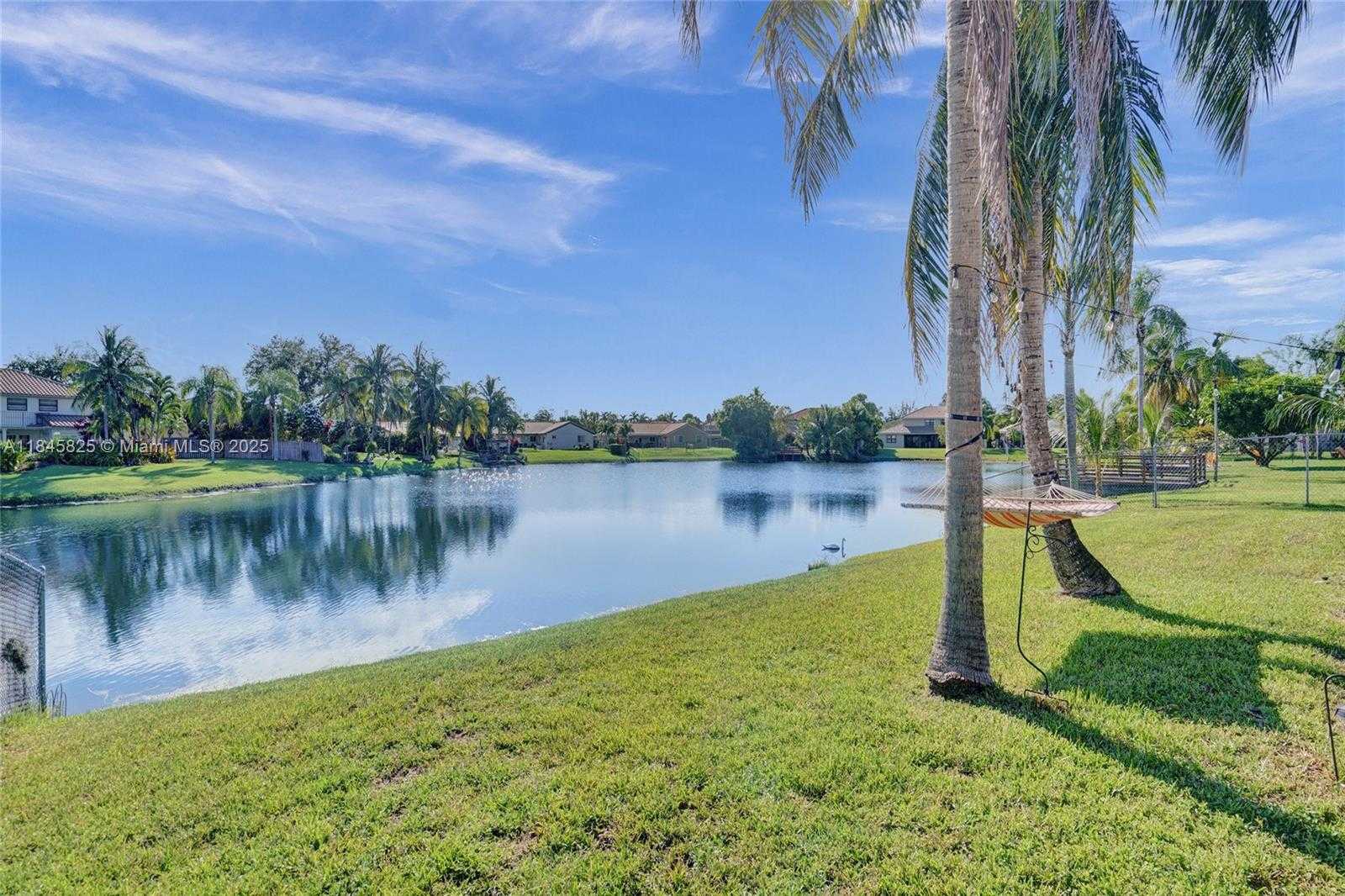 Small Image of 5421 HAWKES BLUFF AVE, Davie Number 4