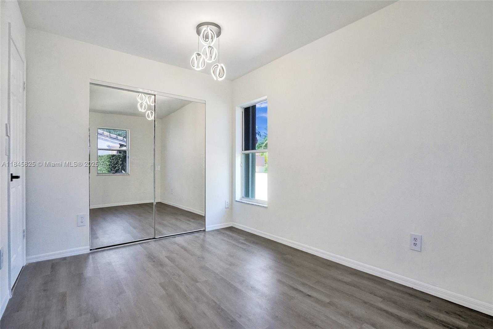 Small Image of 5421 HAWKES BLUFF AVE, Davie Number 8