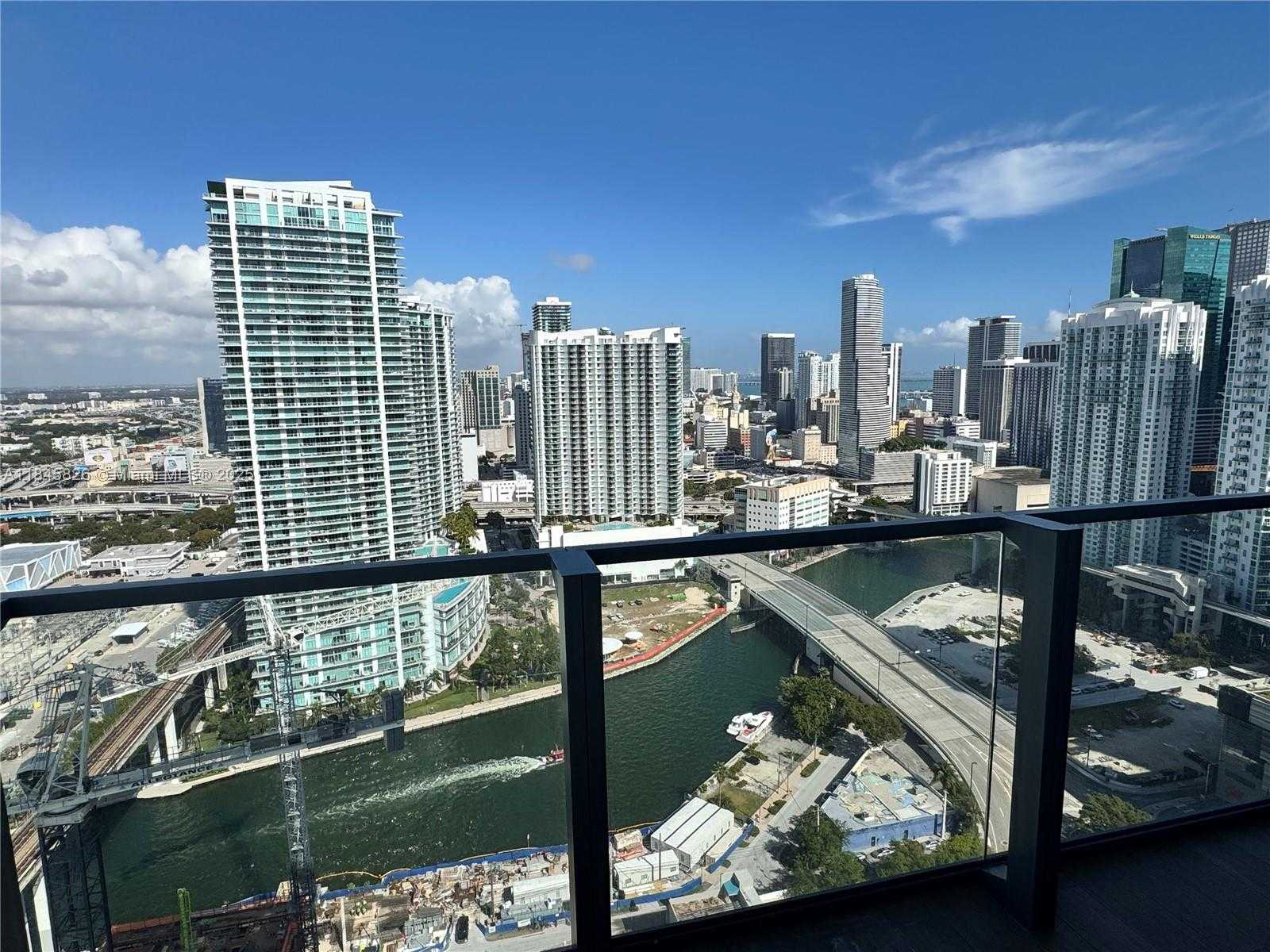 Small Image of 88 SE 7th St, Miami, FL 33131, USA Number 11