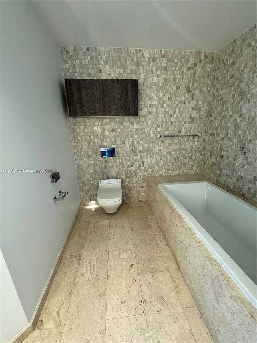 Small Image of 88 SE 7th St, Miami, FL 33131, USA Number 34