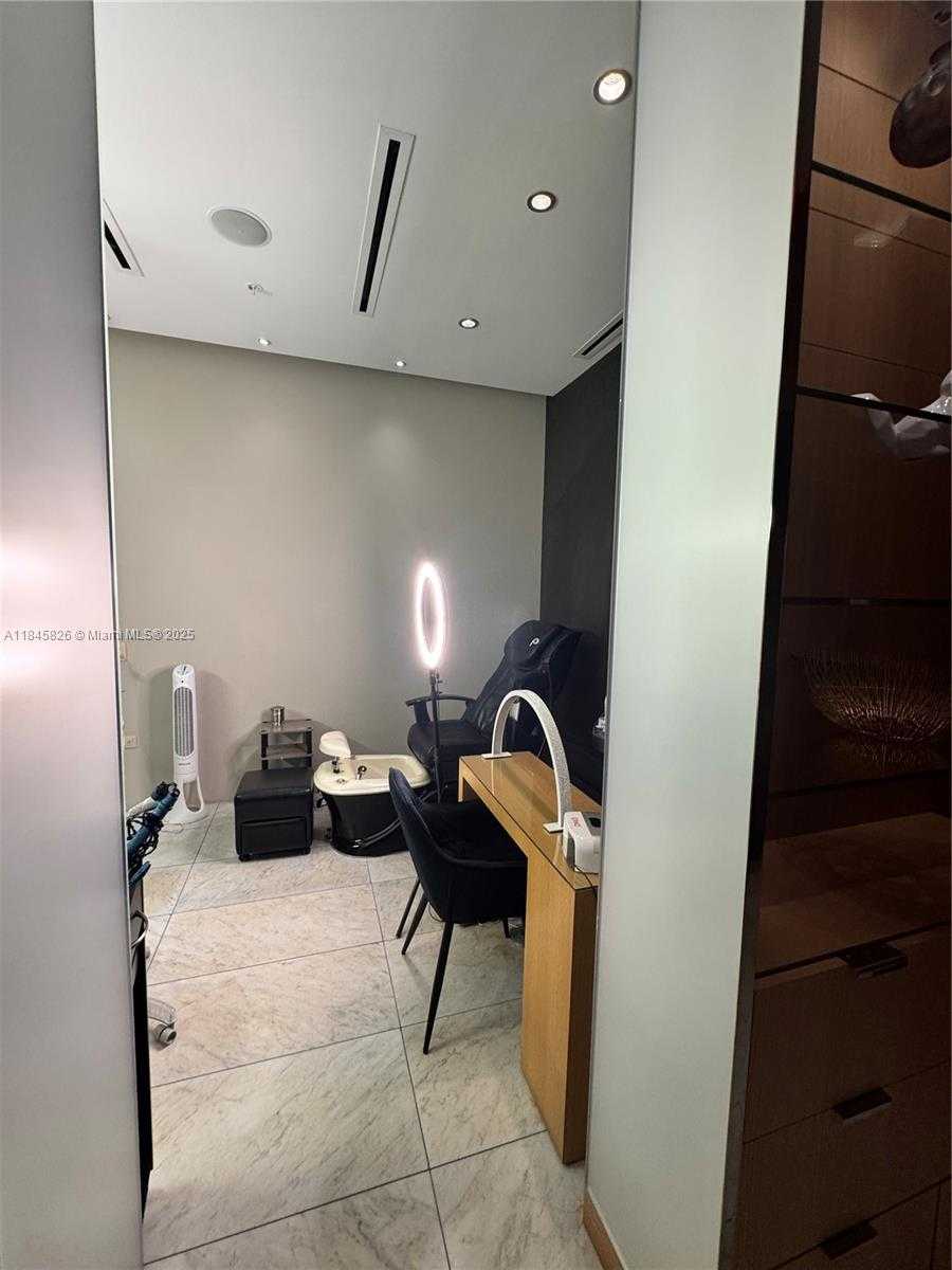 Small Image of 88 SE 7th St, Miami, FL 33131, USA Number 57