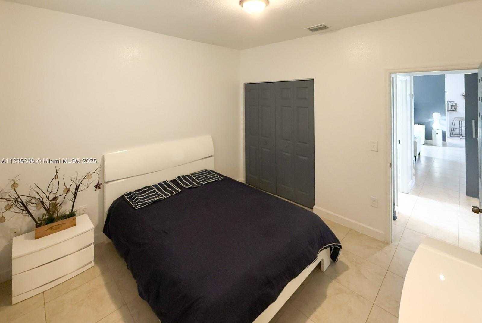 Small Image of 1001 NORTH EAST 208TH ST #., Miami Number 23
