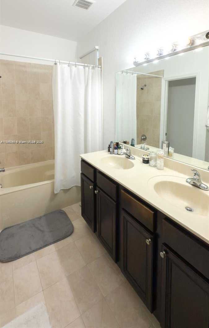 Small Image of 1001 NORTH EAST 208TH ST #., Miami Number 30