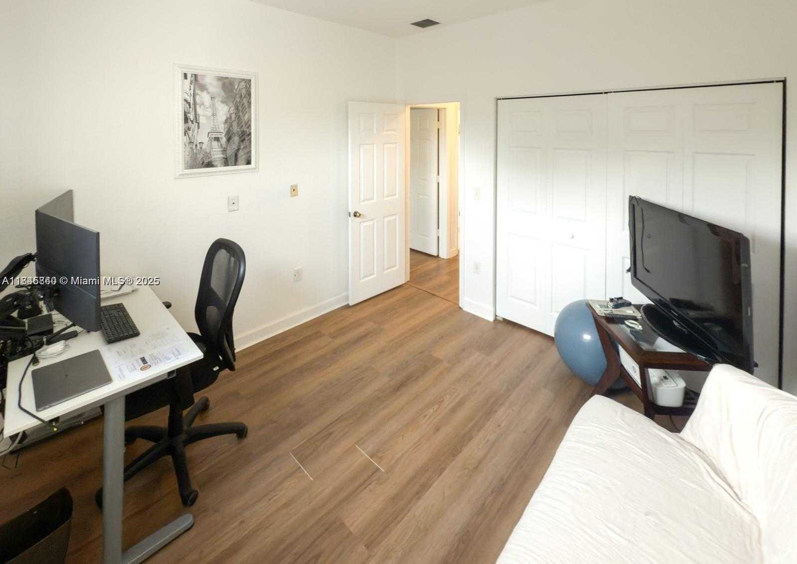 Small Image of 1001 NORTH EAST 208TH ST #., Miami Number 34