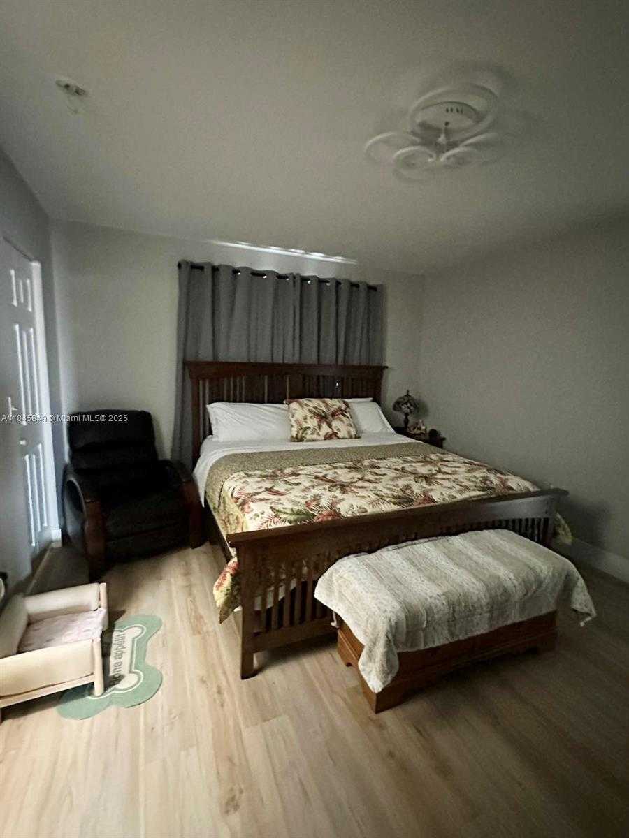 Small Image of 26260 SOUTH WEST 135TH PL #26260, Homestead Number 14
