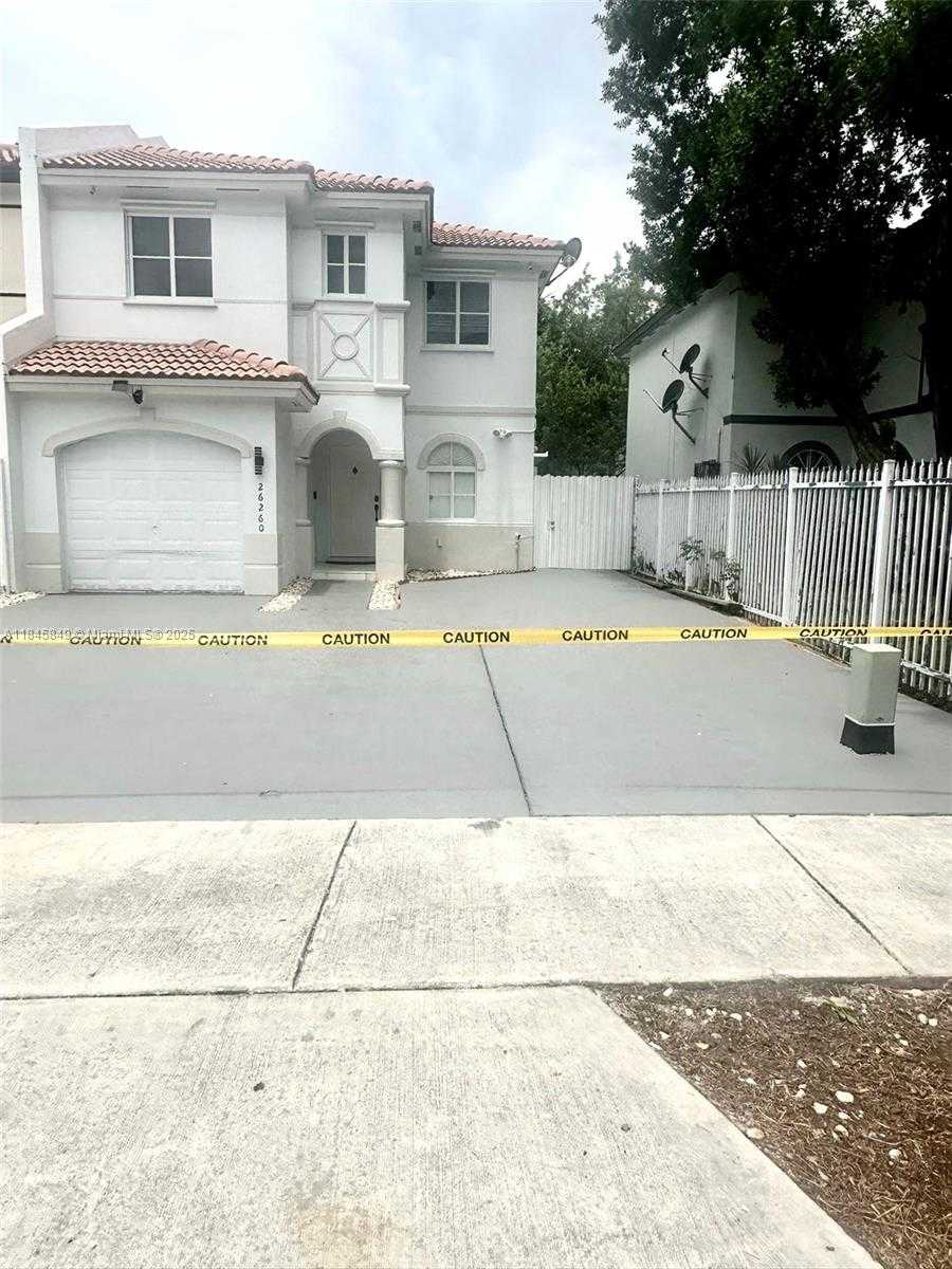 Small Image of 26260 SOUTH WEST 135TH PL #26260, Homestead Number 2