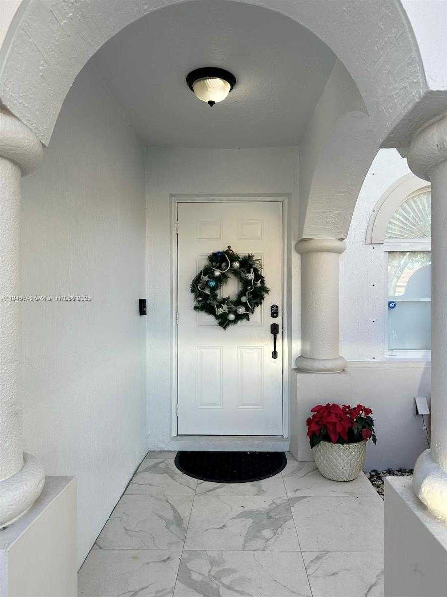 Small Image of 26260 SOUTH WEST 135TH PL #26260, Homestead Number 3